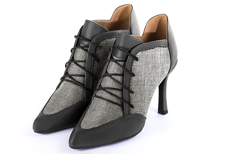 Chaussure femme a lacets gris acier Derby original Bout pointu. Talon tres haut fin. Modele Valentine